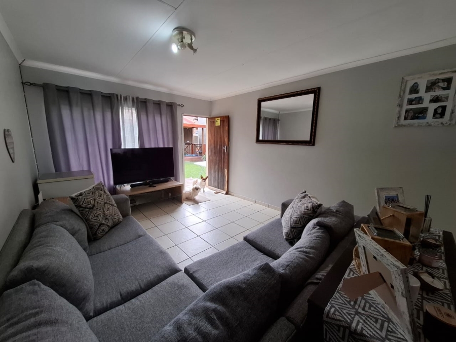 2 Bedroom Property for Sale in Langenhovenpark Free State